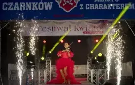 Galeria aktualności V edycja Festiwalu kwiat&oacute;w - przygotowania i oficjalne otwarcie.  9