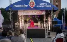 Galeria aktualności V edycja Festiwalu kwiat&oacute;w - przygotowania i oficjalne otwarcie.  32