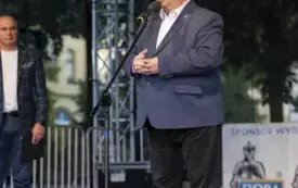 Galeria aktualności V edycja Festiwalu kwiat&oacute;w - przygotowania i oficjalne otwarcie.  39