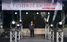Galeria aktualności V edycja Festiwalu kwiat&oacute;w - przygotowania i oficjalne otwarcie.  40