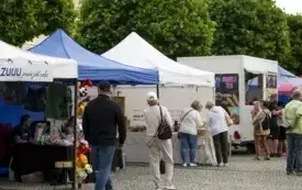 Galeria aktualności V edycja Festiwalu kwiat&oacute;w - przygotowania i oficjalne otwarcie.  45
