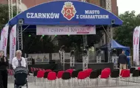 Galeria aktualności V edycja Festiwalu kwiat&oacute;w - przygotowania i oficjalne otwarcie.  47