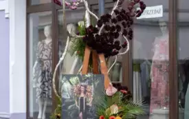 Galeria aktualności V edycja Festiwalu kwiat&oacute;w - przygotowania i oficjalne otwarcie.  57