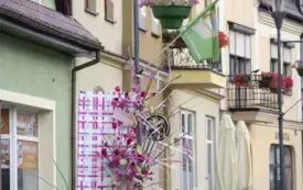 Galeria aktualności V edycja Festiwalu kwiat&oacute;w - przygotowania i oficjalne otwarcie.  68