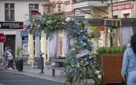 Galeria aktualności V edycja Festiwalu kwiat&oacute;w - przygotowania i oficjalne otwarcie.  71