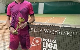 Czarnkowianin z charakterem - Wojciech Zalewski na Gali Mistrz&oacute;w Polskiej Ligi Tenisa otrzymał podw&oacute;jne Trofeum. 13