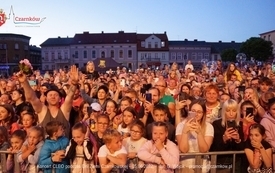 Fotogaleria z koncert&oacute;w zespoł&oacute;w: FROM, IRA oraz CLEO, kt&oacute;re odbyły się podczas Dni Ziemi Czarnkowskiej 2022 80