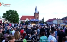 Fotogaleria z koncert&oacute;w zespoł&oacute;w: FROM, IRA oraz CLEO, kt&oacute;re odbyły się podczas Dni Ziemi Czarnkowskiej 2022 98
