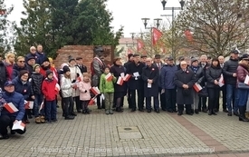 Odśpiewanie Hymnu Polski na Placu Wolności w Czarnkowie - 11.11.2021. w 103. rocznicę odzyskania przez Polskę niepodległości. 8