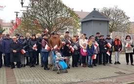 Odśpiewanie Hymnu Polski na Placu Wolności w Czarnkowie - 11.11.2021. w 103. rocznicę odzyskania przez Polskę niepodległości. 10