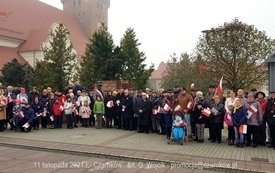 Odśpiewanie Hymnu Polski na Placu Wolności w Czarnkowie - 11.11.2021. w 103. rocznicę odzyskania przez Polskę niepodległości. 14