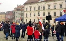 Odśpiewanie Hymnu Polski na Placu Wolności w Czarnkowie - 11.11.2021. w 103. rocznicę odzyskania przez Polskę niepodległości. 18