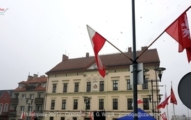 Odśpiewanie Hymnu Polski na Placu Wolności w Czarnkowie - 11.11.2021. w 103. rocznicę odzyskania przez Polskę niepodległości. 19