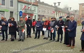 Odśpiewanie Hymnu Polski na Placu Wolności w Czarnkowie - 11.11.2021. w 103. rocznicę odzyskania przez Polskę niepodległości. 22