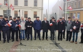 Odśpiewanie Hymnu Polski na Placu Wolności w Czarnkowie - 11.11.2021. w 103. rocznicę odzyskania przez Polskę niepodległości. 73