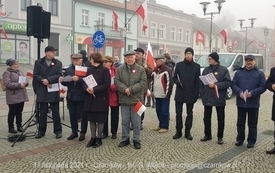 Odśpiewanie Hymnu Polski na Placu Wolności w Czarnkowie - 11.11.2021. w 103. rocznicę odzyskania przez Polskę niepodległości. 82