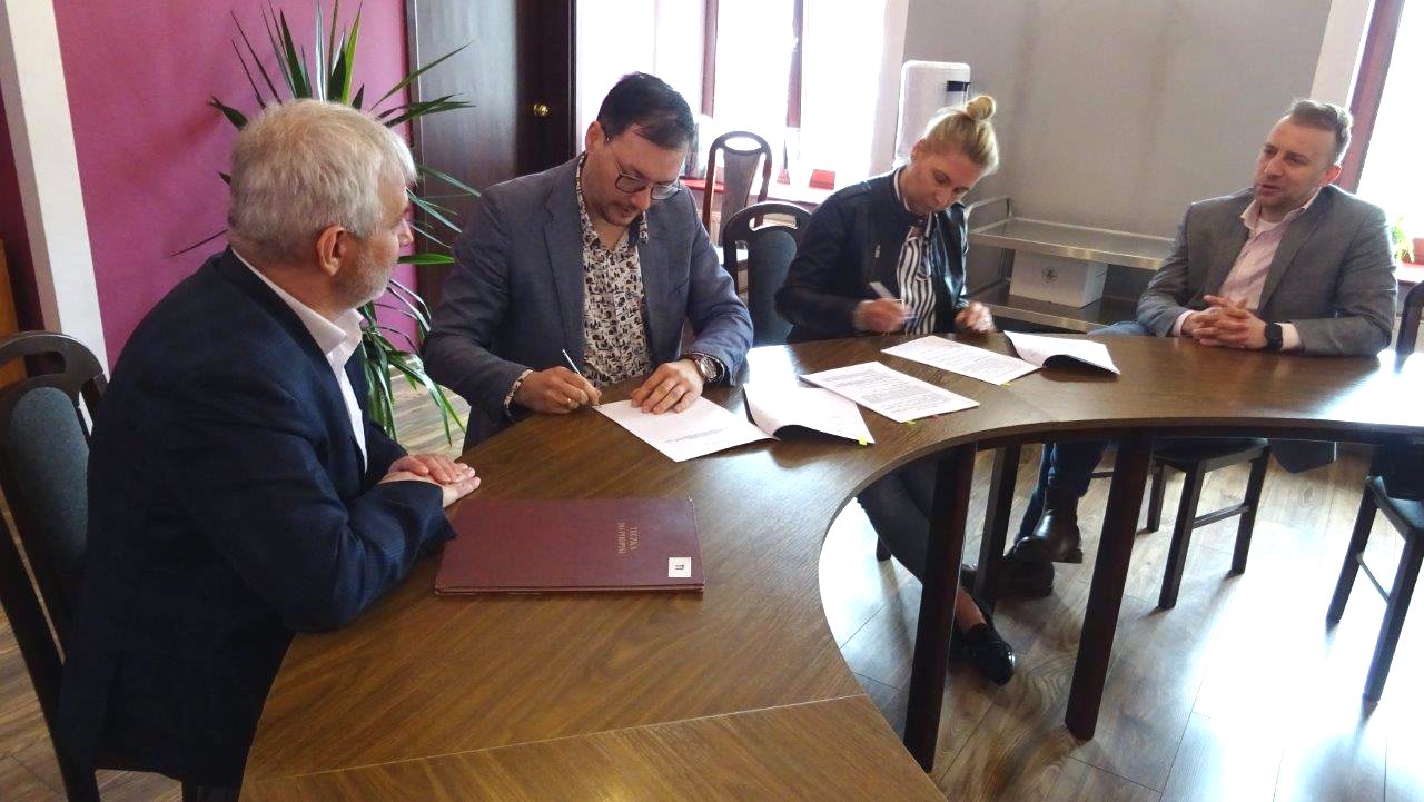 Podpisanie_umowy__19-04-2023_r-_Rondo__STEICO