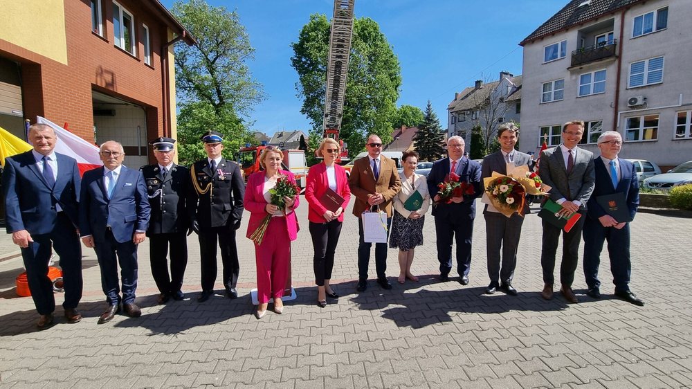 Na zdjęciu są przedstawiciele władz samorządowych