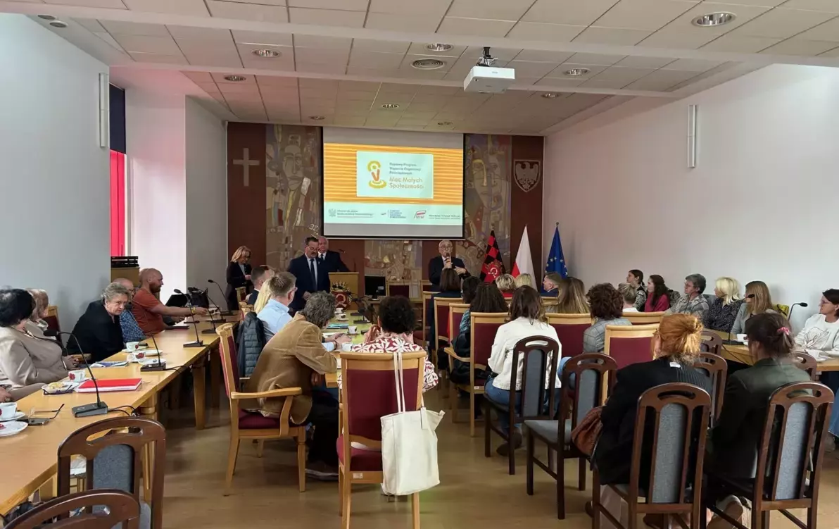 Zdjęcie do Duże zainteresowanie programem &bdquo;Moc Małych Społeczności&rdquo; podczas spotkania w Czarnkowie