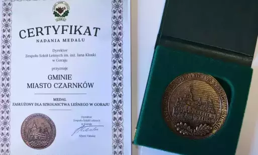 Zdjęcie do Podziękowania za uhonorowanie Gminy Miasto Czarnk&oacute;w medalem &bdquo;Zasłużony dla szkolnictwa leśnego w Goraju&rdquo; 