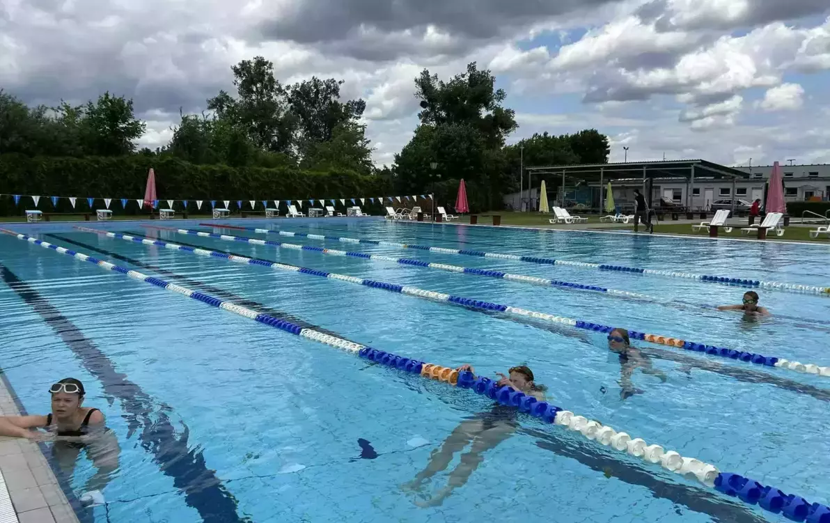 Zdjęcie do Sportowe emocje - zawody pływackie w Czarnkowie!