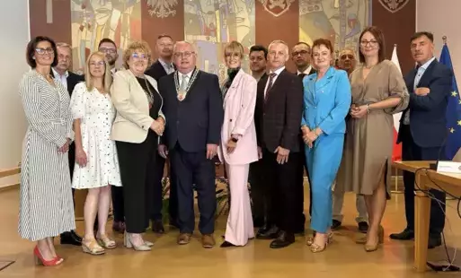 Zdjęcie radnych i burmistrza miasta Czarnkowa