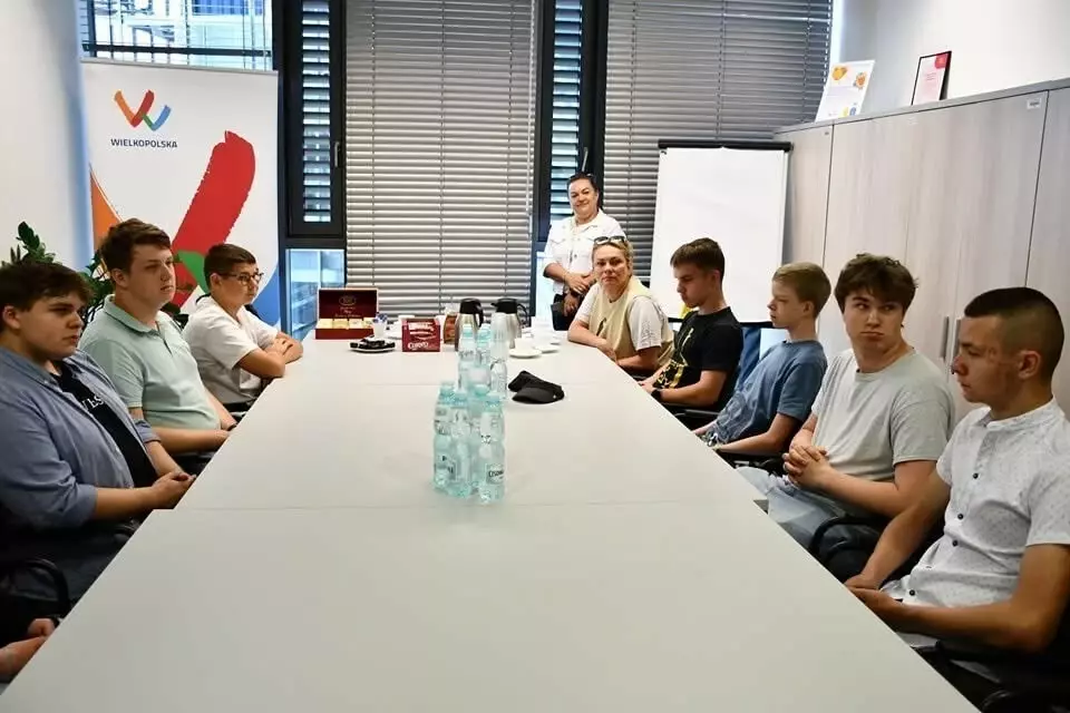 Zdjęcie do Młodzieżowa Rada Miasta Czarnkowa z wizytą w Urzędzie Marszałkowskim Wojew&oacute;dztwa Wielkopolskiego