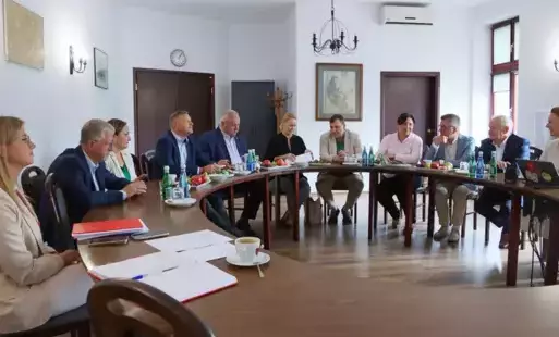 Zdjęcie do Czarnkowscy przedsiębiorcy z szansą na ulgi &ndash; rozmowy o wsparciu inwestycji.