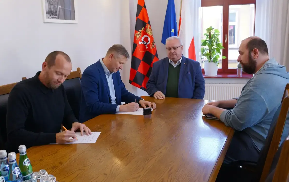 Zdjęcie do Podpisanie umowy na opracowanie dokumentacji projektowej budowy nowej ścieżki rowerowej