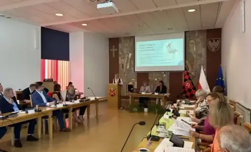 Zdjęcie do XXII SESJA RADY MIASTA CZARNK&Oacute;W - 4 LISTOPADA 2025, GODZ. 15:30 SALA SESYJNA