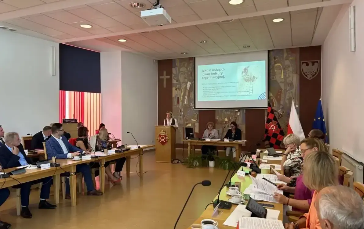 Zdjęcie do XXII SESJA RADY MIASTA CZARNK&Oacute;W - 4 LISTOPADA 2025, GODZ. 15:30 SALA SESYJNA