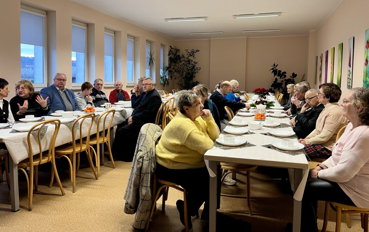 Zdjęcie do Spotkanie wigilijne w Miejskim Ośrodku Pomocy Społecznej w Czarnkowie