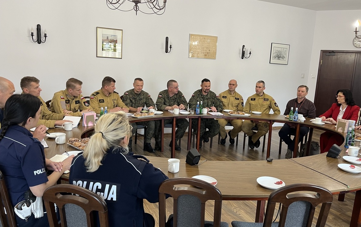 Zdjęcie do Spotkanie w związku z planowanymi ćwiczeniami wojskowymi WOT