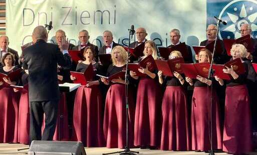 Zdjęcie do Ch&oacute;r Harmonia wystąpił w Amfiteatrze w Parku Staszica