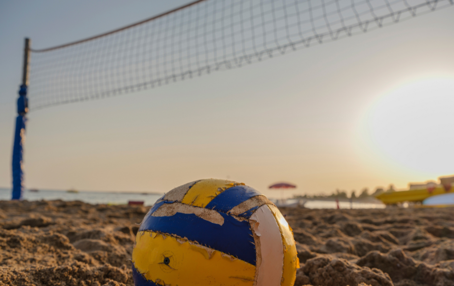 Wakacje z siatkówką plażową