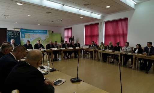 Zdjęcie do O przyszłości Międzynarodowej Drogi Wodnej E-70 rozmawiali przedstawiciele rządu i pięciu wojew&oacute;dztw