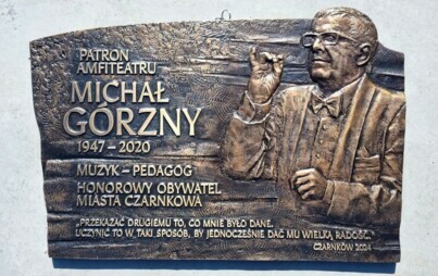 Zdjęcie do Uroczyste odsłonięcie tablicy pamiątkowej poświęconej Śp. Michałowi G&oacute;rznemu - patronowi nowego amfiteatru w Czarnkowie
