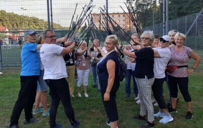 Zdjęcie do Energia i Radość z Ruchu: Nordic Walking Senior w Czarnkowie!