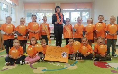 Zdjęcie do POMARAŃCZOWY DZIEŃ W PRZEDSZKOLU Miejskim Nr 2 im. Jana Brzechwy w Czarnkowie