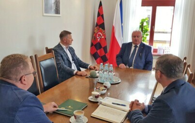 Zdjęcie do Spotkanie w czarnkowskim Ratuszu dot. wsp&oacute;łpracy na rzecz rozwoju międzygminnej komunikacji publicznej