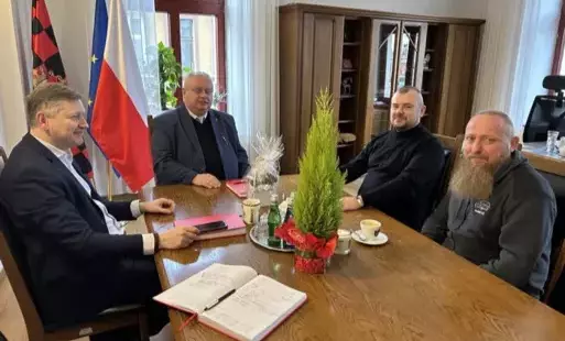 Zdjęcie do Spotkanie Burmistrza Czarnkowa z Organizatorami Zlotu Fiat&oacute;w 126p