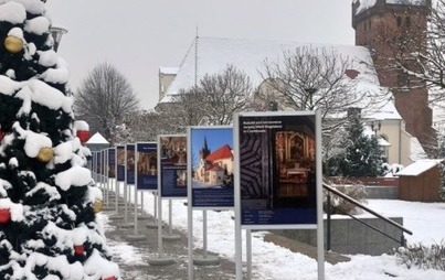 Zdjęcie do Świątynia na Święta - wystawa w plenerze na Placu Wolności