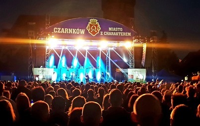 Zdjęcie do Fotogaleria z koncert&oacute;w zespoł&oacute;w: FROM, IRA oraz CLEO, kt&oacute;re odbyły się podczas Dni Ziemi Czarnkowskiej 2022
