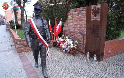 Zdjęcie do  Uroczyste złożenie kwiat&oacute;w z okazji Narodowego Dnia Zwycięskiego Powstania Wielkopolskiego