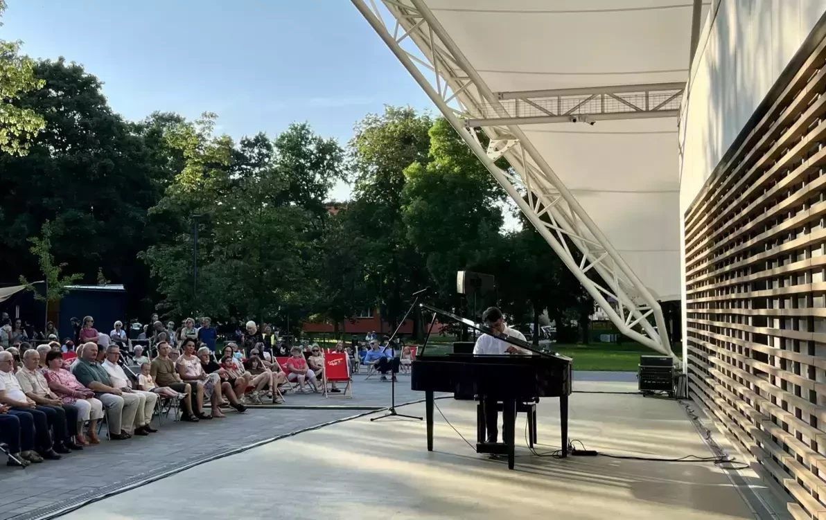 Zdjęcie do &ldquo;Chopin w Parku&rdquo; &ndash; magiczny wiecz&oacute;r z muzyką Fryderyka Chopina za nami
