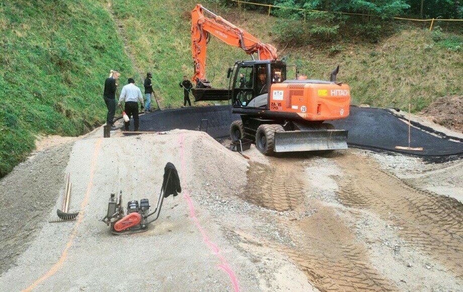 Trwa budowa toru typu pumptrack do jazdy na rowerze